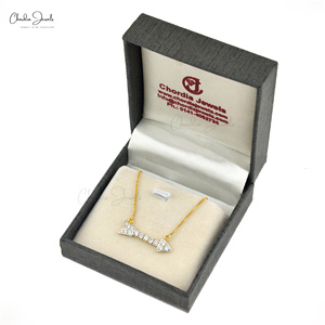 สร้อยคอทองคำแท้ 18K รูปทรงลูกศรประดับเพชรขาว 0.86 กะรัต จาก Chordia Jewels สร้อยคอเพชรสวยงาม เหมาะสำหรับเป็นของขวัญ - Product Image 4