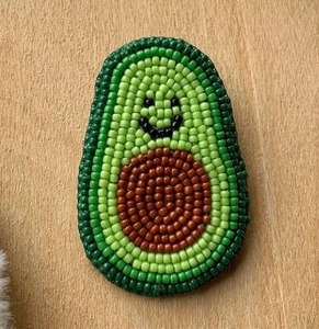 Abalorio colgante de cuentas de semilla y bordado para bolsos de verano, abalorio de diseñador para bolso con delicados elementos de bordado de cuentas - Product Image 1