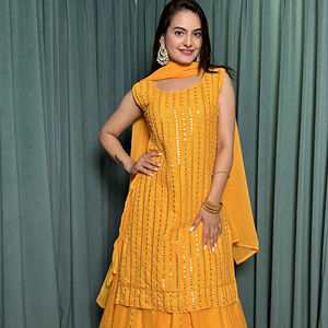 Elegante Conjunto de Lehenga Choli de Georgette hasta el Suelo con Bordado Pesado de Espejos Pagdi y Dupatta de Georgette a Juego para Ocasiones Festivas - Product Image 1