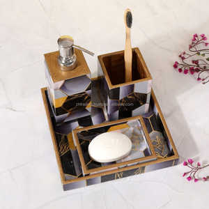 Juego de 4 Accesorios de Baño de Resina Epoxi Impermeable con Diseños Personalizados Estilo Amor para Decoración de Baño - Precio al por Mayor - Product Image 2