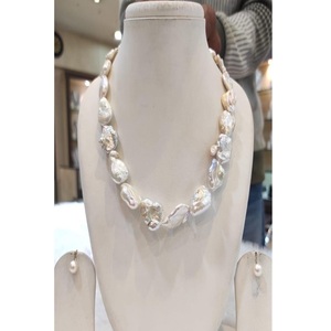 Precioso Juego de Collar y Aretes de Perlas de Imitación de Primera Calidad, Grado AA, Moderno, de 1 Hilera, para Mujeres y Niñas, Bodas, Compromisos, Fiestas - Product Image 1