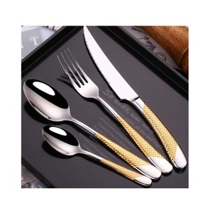 Juego de Cubiertos de Lujo en Oro, Juego de Cubiertos de Acero Inoxidable 18/10, Juego de Vajilla con Mango Texturizado, Servicio de Cubiertos Plateados para Hotel y Bodas - Product Image 3