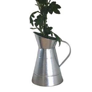 Jarra de Metal tradicional jarra maceta Venta caliente elegante nuevo diseño jarrón de alta calidad de lujo hogar y oficina uso maceta de flores - Product Image 1