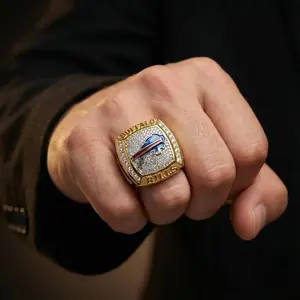 Anillo de Plata de Ley Chapado en Oro Hecho a Mano para Mujer, Diseño Audaz con Piedra de Moissanita de 2.50 Ct, Sin Níquel, Sin Plomo, Perfecto - Product Image 1