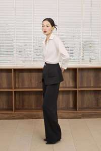 Nuevo Diseño KQ78 Pantalones de Mujer con Superposición Frontal RIBBON KISS en Sarga (Mezcla de Poliéster + Spandex) y Abertura Lateral con Diseño de Gema - Product Image 3