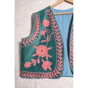 Chaleco de Terciopelo Suzani Hecho a Mano para Mujer, Estilo Boho, Bordado Floral, Prenda Exterior de Diseño Vintage - Product Image 2