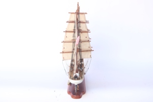 แบบจำลองเรือไม้ทำมือ USCGC Eagle Plantation ขนาดใหญ่ - เรือฝึกของสถาบันฝึกทหารยามชายฝั่งสหรัฐฯ สำหรับตกแต่งสำนักงาน - Product Image 1