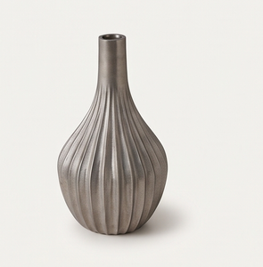 Jarrón Metálico Plateado Contemporáneo con Diseño Único de Rayas Verticales, Maceta Abombada para Decoración de Interiores de Sala de Estar, Suministro al por Mayor - Product Image 1