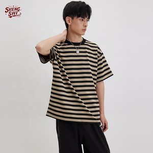 Camiseta a Rayas para Hombre, Barata, al por Mayor, Estilo Relajado, Material Personalizado OEM, 250 g/m², Diseño de Parches a Rayas, Cuello Redondo, Secado Rápido, Retro, para Todas las Edades - Product Image 1