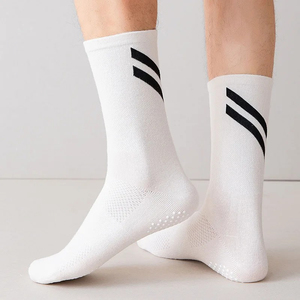 Chaussettes de sport professionnelles en gros pour la course et le basketball, personnalisées, en Spandex/Polyester, écologiques, séchage rapide, hauteur genou, collection automne - Product Image 1