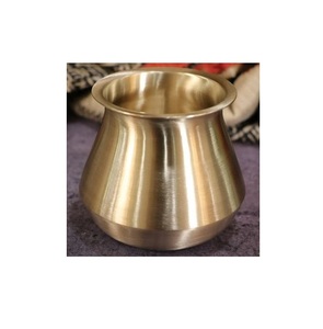 Elegante Recipiente de Agua Tradicional Indio de Latón, Forma de Handi Curva y Elegante, Acabado Dorado, Recipiente Kalash para Pooja, Rituales y Cocina - Product Image 1