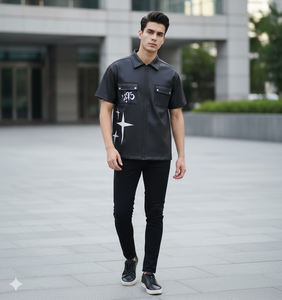 Camisa de Cuero Sintético para Hombre, Estilo Urbano, con Estampado Gráfico, Cierre Frontal con Cremallera, Estilo Casual Biker, Tejido de Punto Corto, Primavera 2026, Alta Calidad - Product Image 4