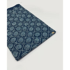 Tissu 100% coton confortable avec des motifs imprimés tendance pour robes, hauts et créations de tenues de créateurs pour femmes, en grande quantité - Product Image 1