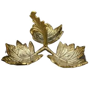 Bandeja de Servir Horizontal de Aluminio con Diseño de Hoja de Arce Dorada, 3 Compartimentos, Tazón para Aperitivos, Decorativa, Hecha a Mano en India por WB Inc. - Product Image 1