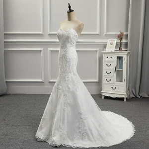 Elegante Vestido de Novia Moderno Estilo Sirena con Encaje, Volantes, Bordado, Cuello en V, Manga Corta y Cola de Capilla para Novias - Product Image 4