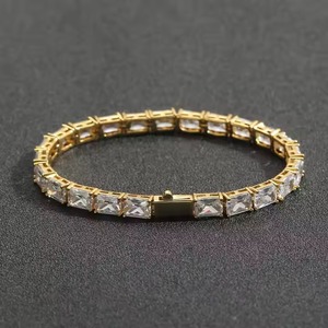 Collier chaîne cubaine diamantée best-seller, accessoire de bijouterie élégant pour hommes et femmes, disponible au meilleur prix - Product Image 3