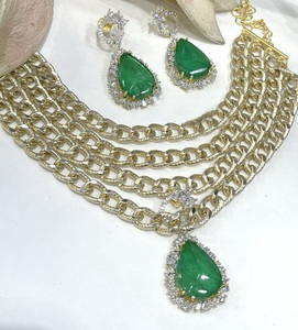 Conjunto de Collar y Aretes con Acabado Dorado y Piedras de Imitación, Elegante y de la Mejor Calidad, para Bodas, Colección para Mujer - Product Image 1