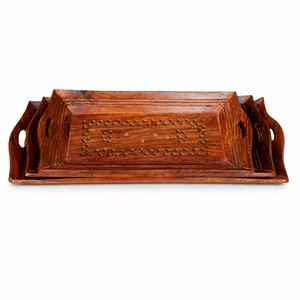 Ensemble de plateaux de service en bois faits à la main avec un design sculpté, plateaux rectangulaires décoratifs avec poignées - Product Image 1