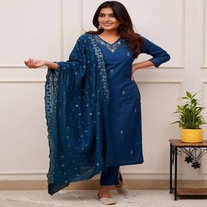 VASTRA COTTAGE Kurta Bordada Tesla con Pantalón y Dupatta de Encaje Vichitra, Atuendo Étnico Cosido para Mujer - Product Image 3