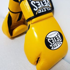 Guantes de Boxeo Muay Thai Celeto Rays de Cuero PU, OEM Profesional, Correa Ajustable, Protección UV, Ligeros e Impermeables - Product Image 4