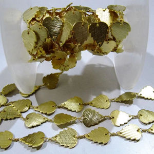 Chaîne de chapelet en forme de feuille : Chaîne de connexion en métal martelé, 10x13mm, vendue au mètre - Product Image 3