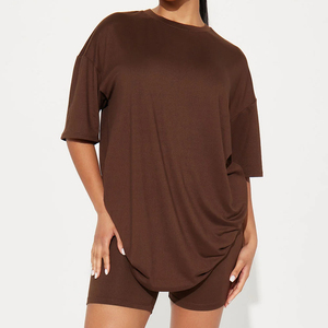 Ensemble pyjama en coton pour femmes, broderie personnalisée, nouvelle mode, t-shirt à col rond et manches courtes et short pour un usage quotidien - Product Image 1