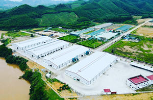 Moderne Minimaliste 10mm SPC Étanche Decking Vinyle Planche PVC LVT LVP Click Floor avec Double Couleurs Texture Embossée Hôpitaux - Product Image 3