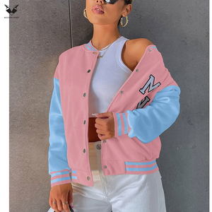 Fournisseur de premier plan : Nouvelle veste universitaire rose et bleue pour femme, manches longues, col boutonné, lettre M brodée sur le devant, en cuir PU, idéale pour l'hiver - Product Image 2