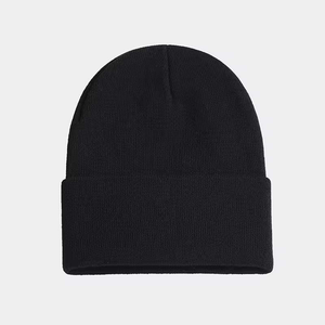 Gorros Personalizados Premium Hechos con Hilo de Punto Suave, Gorros con Logotipo Personalizado para Moda de Invierno, Programas de Venta al por Mayor y al Detal - Product Image 1