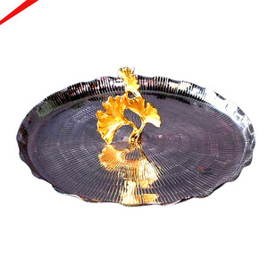 Elegante Bandeja de Servicio de Metal con Diseño Martillado, Decoración Elegante para el Hogar, Bandeja Redonda para Servir Bebidas con Soporte de Bolas de Metal para Bodas - Product Image 3