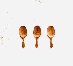 Cuchara de Cocina Hecha a Mano con Madera de Olivo Natural, Cuchara de Servir de Madera de Lujo, Segura para Alimentos, Ecológica y Sostenible, Utensilio de Cocina para Comer - Product Image 1