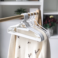 Cintres à vêtements modernes en plastique PP écologique à double niveau pour bébés, organisateur de vêtements multifonctionnel pour armoire et salon, vente en gros