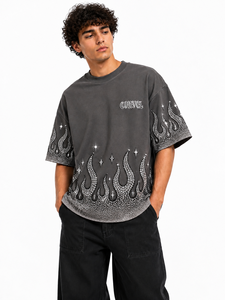 เสื้อยืดโอเวอร์ไซส์ประดับคริสตัลสำหรับผู้ชาย สไตล์สตรีทแวร์ ลายกราฟิกไฟ  เสื้อผู้ชายสไตล์ Y2K แฟชั่นฤดูร้อนแบบสั่งทำพิเศษ พิมพ์ลายด้วยเทคนิค DTG - Product Image 4