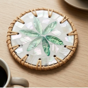 Posavasos Decorativo de Resina Epoxi con Perlas y Borde de Caña, Diseño Floral Moderno, 4 Pulgadas, Marca AG Elements |   Resistente al Calor - Product Image 1