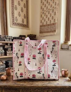 กระเป๋าผ้าฝ้ายลายดอกไม้ปักมือจาก Elite Craft Studio ดีไซน์ทันสมัยพร้อมซิปปิด เหมาะสำหรับการช้อปปิ้งทุกฤดูกาล - Product Image 1