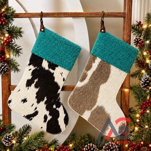 Chaussette de Noël en cuir de vachette véritable, chaussette de Noël en peluche, décoration de Noël douillette et moelleuse pour cheminée, arbre, maison et cadeau - Product Image 1