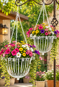 Panier suspendu vintage en métal blanc avec cadre en fil métallique décoratif courbé et suspension à chaîne, support de pot de fleurs ornemental - Product Image 6