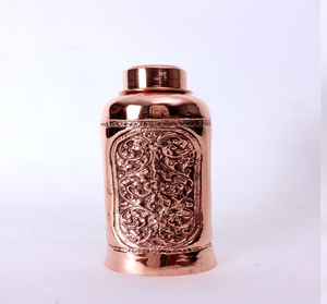 Botella moderna de cobre martillado con boca ancha y una práctica tapa deportiva negra. Disponible a precios de mayorista. - Product Image 6