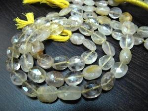 Cuentas de cuarzo rutilado dorado natural, facetadas ovaladas tipo briolette, de 10 a 12 mm, se venden por hebra de 13 pulgadas. - Product Image 2