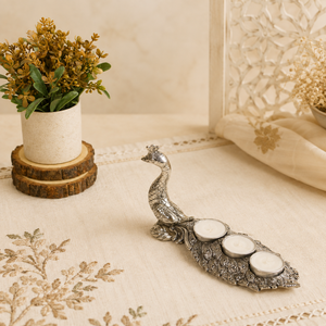 Portavelas Decorativo de Metal Plateado Antiguo Hecho a Mano en India con Diseño de Pavo Real, para Tres Velas, Ligero, para Decoración del Hogar - Product Image 6