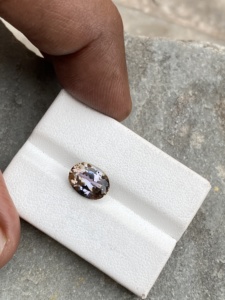 Tanzanite naturelle non chauffée de forme ovale avec une excellente couleur et qualité biologiques, Zoisite Tanzanite naturelle 2,95 carats. - Product Image 2