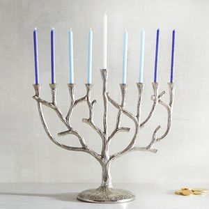 Magnifiques chandeliers Menorah avec une surface dorée élégante, parfaits pour la prière religieuse, la célébration et la décoration de la maison. - Product Image 5