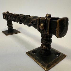 Poignée de portail en fer forgé de style traditionnel Iron Nature avec motif floral et surface peinte – Quincaillerie élégante pour clôture - Product Image 2