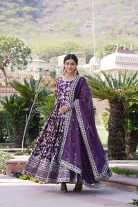 Traje Anarkali Moderno de Viscosa con Lentejuelas Jacquard Bordadas para Graduación, Boda o Diwali - Product Image 2