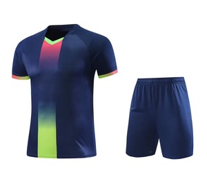 Conjunto de Camiseta de Fútbol de Manga Corta con Cuello en V para Hombre, Color Degradado, Poliéster que Absorbe la Humedad, Ajuste Atlético, para Todas las Temporadas - Product Image 3