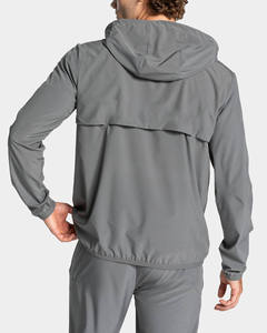 Vêtements de sport pour hommes en gros, sur mesure, OEM, veste et pantalon de survêtement classiques pour hommes, polyester léger et extensible, ensemble de jogging pour hommes - Product Image 2