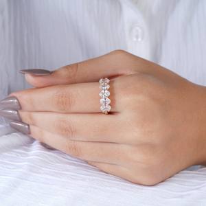 Elegante anillo de banda con cinco diamantes de corte ovalado en oro rosa para mujer, regalo de lujo para boda, compromiso o aniversario, joyería fina. - Product Image 4