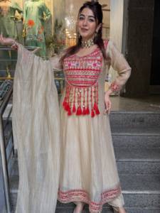 Costume Anarkali vert en soie froissée pour femme, broderie rouge, pompons, tenue traditionnelle indienne et pakistanaise pour les fêtes et Diwali - Product Image 3