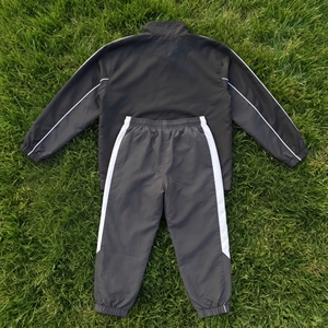 Veste coupe-vent unisexe personnalisée en nylon imperméable et léger pour l'été, tenue de sport, combinaison de pluie - Product Image 3