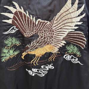 Chaqueta Sukajan clásica con acabado de seda de la mejor calidad, material suave y ajuste cómodo para uso diario. - Product Image 4